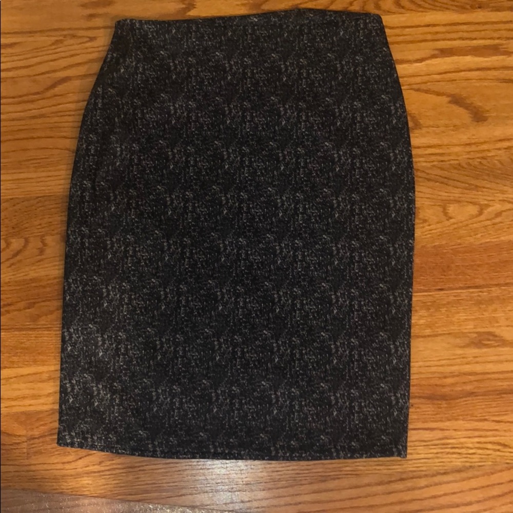NWT Black gray and white patterned skirt - medium